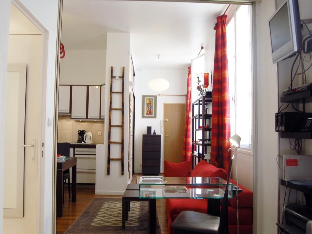 Apartment Louvre Paris Room photo