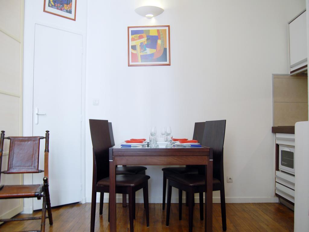 Apartment Louvre Paris Room photo