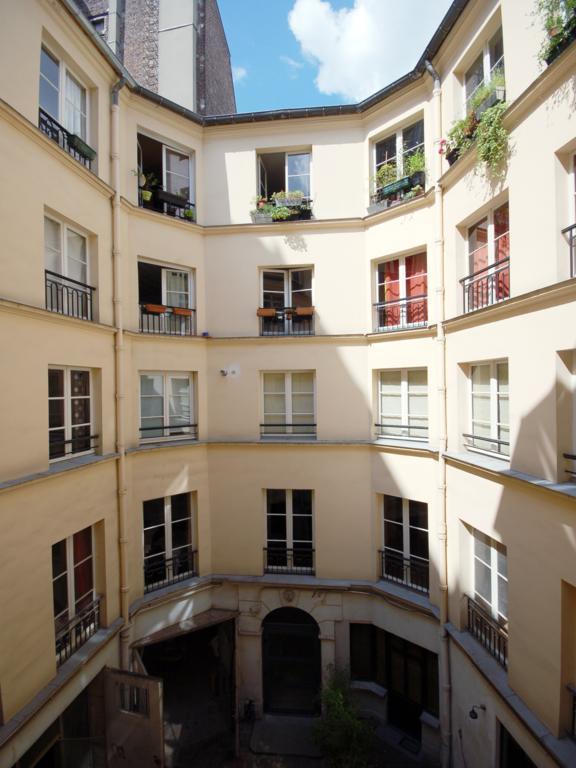 Apartment Louvre Paris Room photo